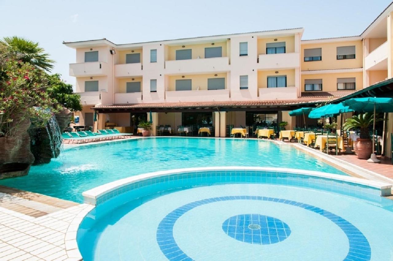 Le Residenze Del Golfo Di Orosei Aparthotel Exterior photo
