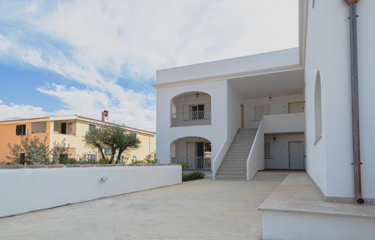 Le Residenze Del Golfo Di Orosei Aparthotel Exterior photo